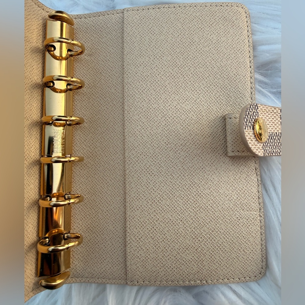 LOUIE VUITTON Small Ring Agenda Cover (Pocket size paper)
Damier Azur Canvas - Picture 12 of 13